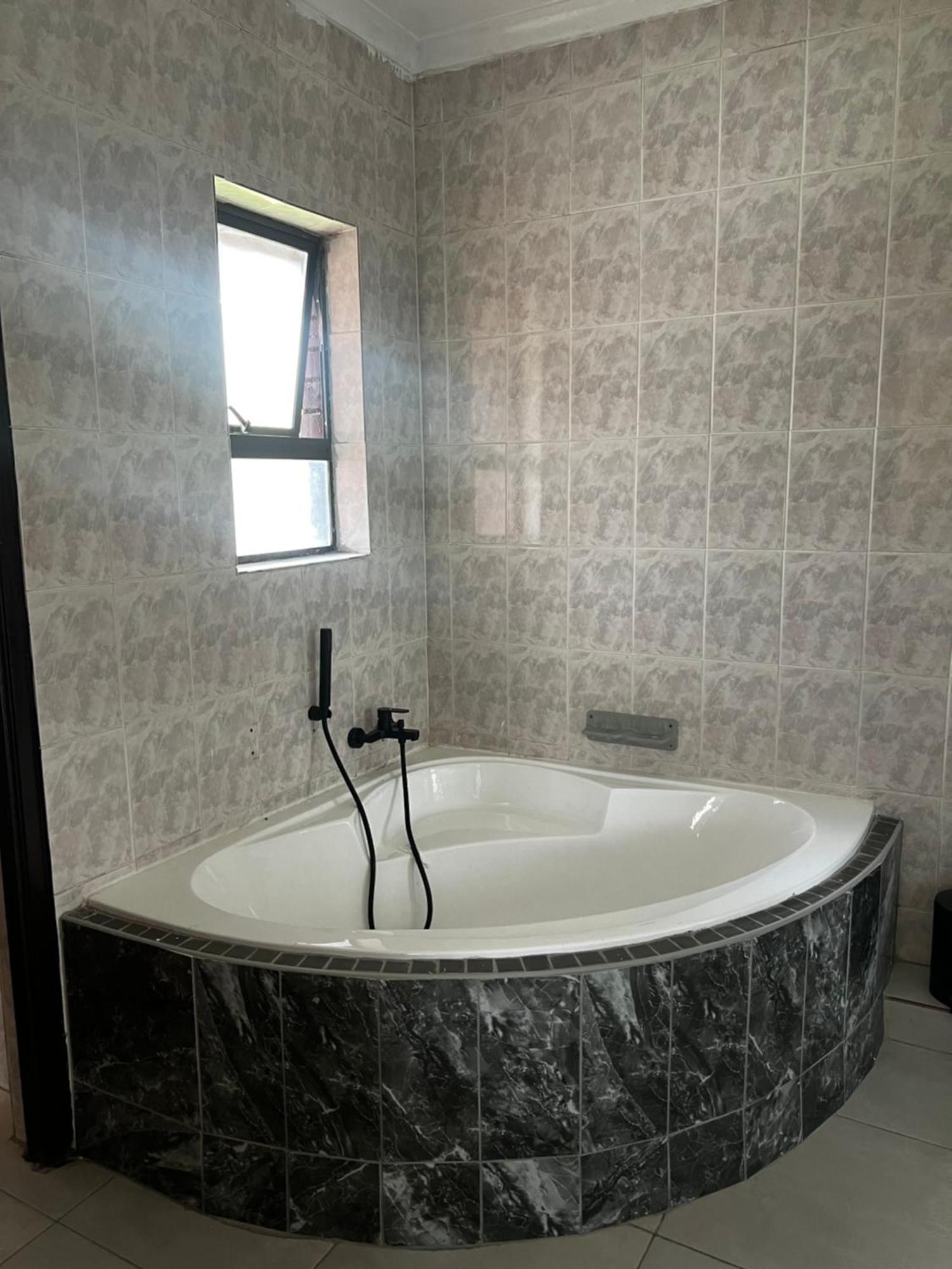 Nkguesthouse Ladysmith Dış mekan fotoğraf
